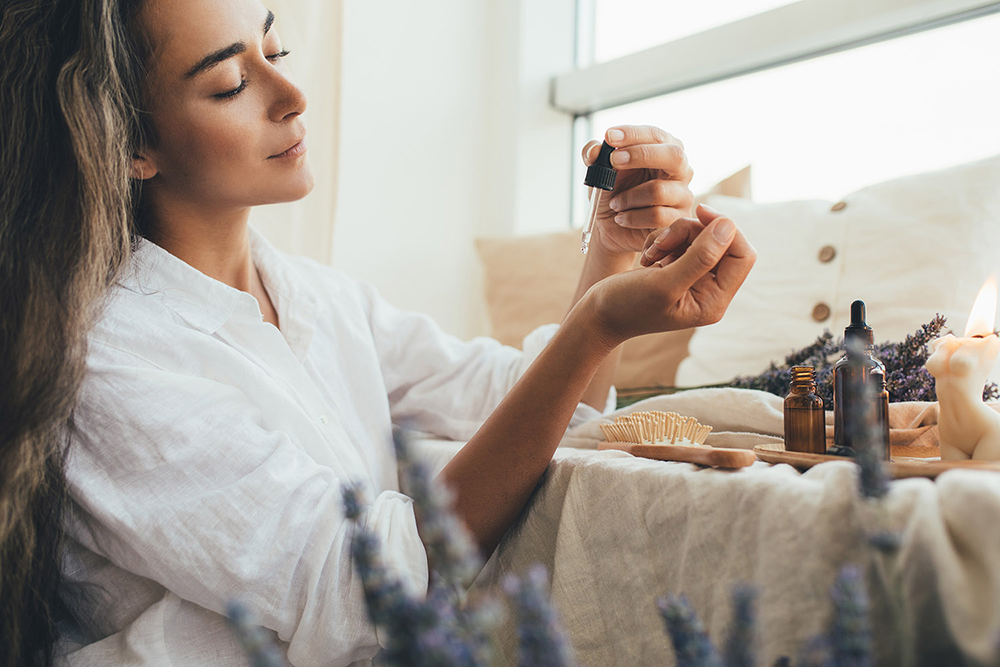 Un diffuseur et des huiles essentielles Un diffuseur et des huiles essentielles